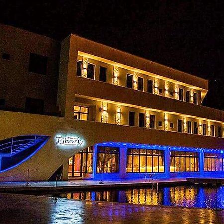 Отель Pik Elegance Плоешти Экстерьер фото