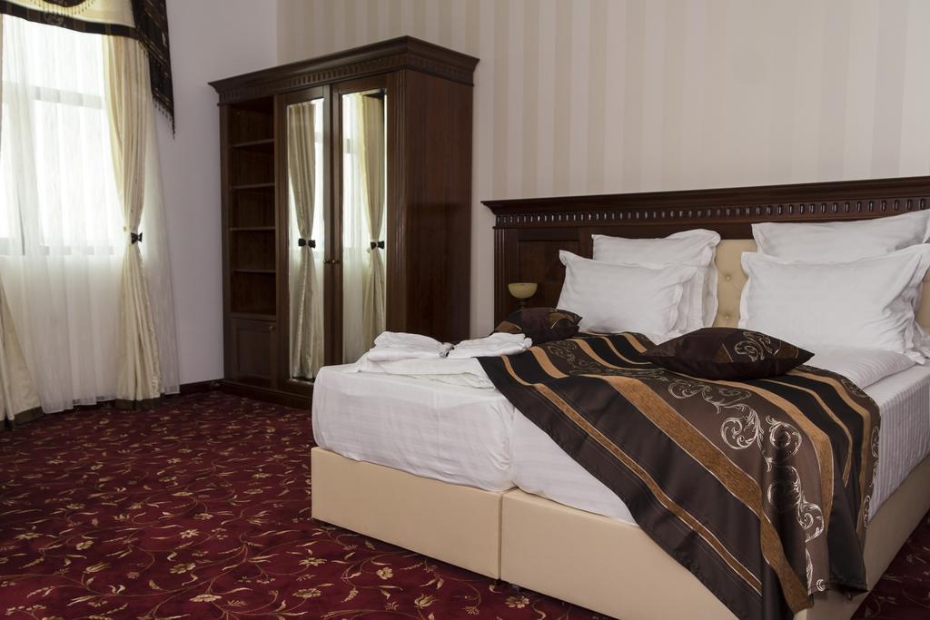 Отель Pik Elegance Плоешти Номер фото