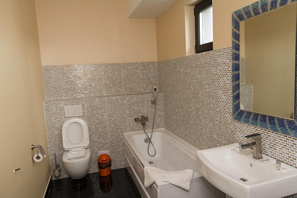 Отель Pik Elegance Плоешти Номер фото