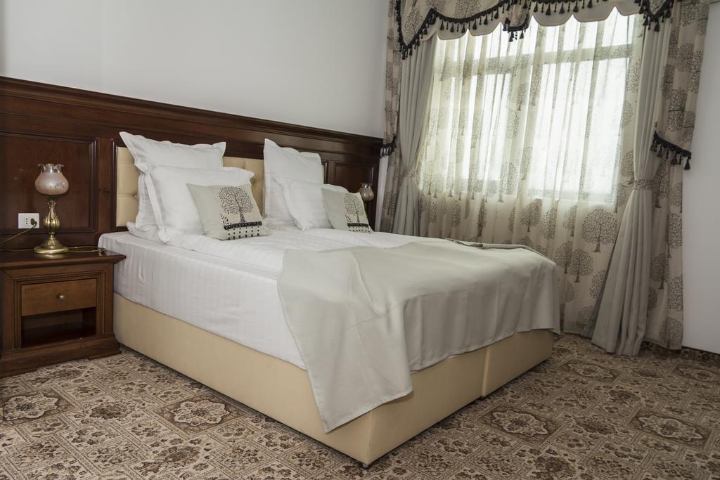 Отель Pik Elegance Плоешти Номер фото