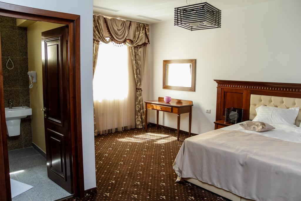 Отель Pik Elegance Плоешти Номер фото