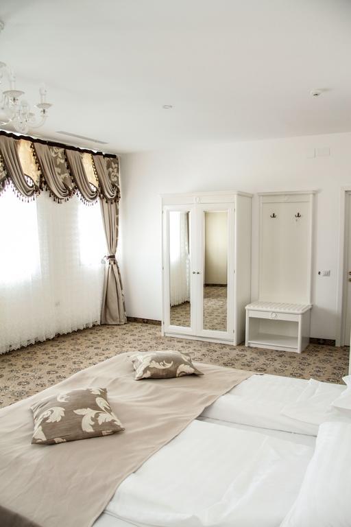 Отель Pik Elegance Плоешти Номер фото