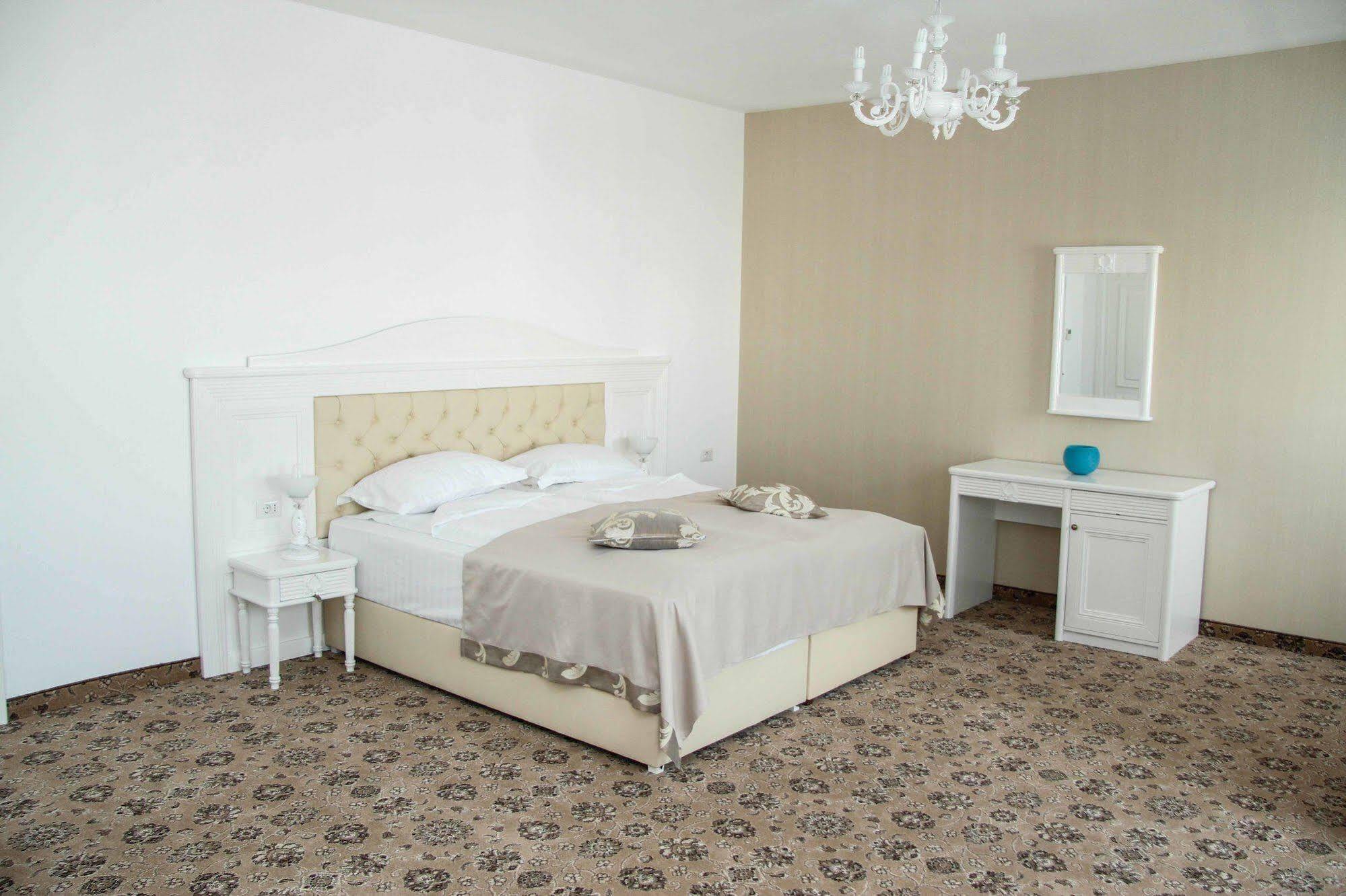 Отель Pik Elegance Плоешти Экстерьер фото
